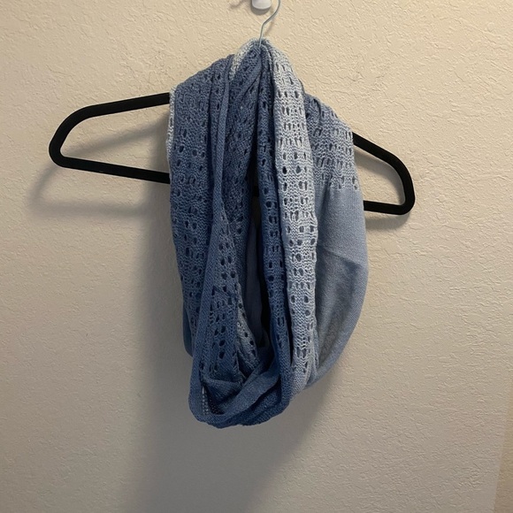 Blue ombré infinity scarf - Picture 1 of 4